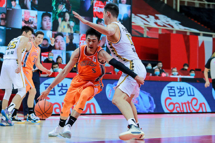 CBA》劉錚首戰老東家浙江 貢獻15分上海卻輸慘了 - 自由體育