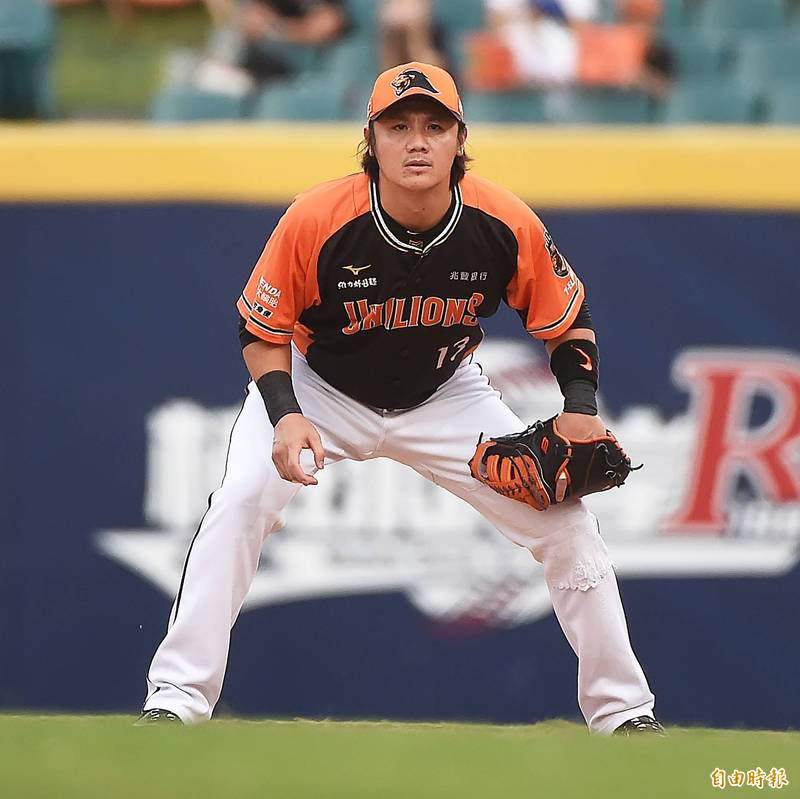 陳鏞基先發守一壘。（記者陳志曲攝）