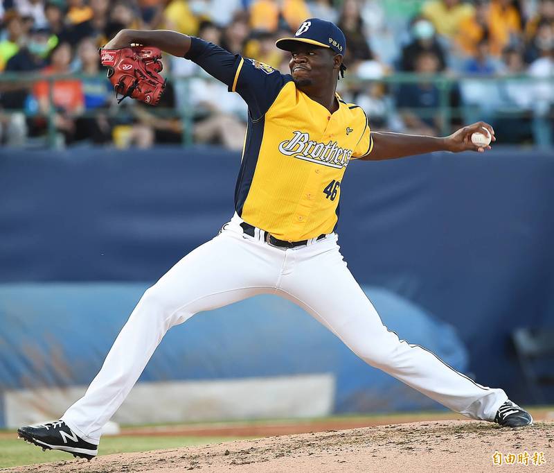 中信兄弟先發投手德保拉。（記者陳志曲攝）