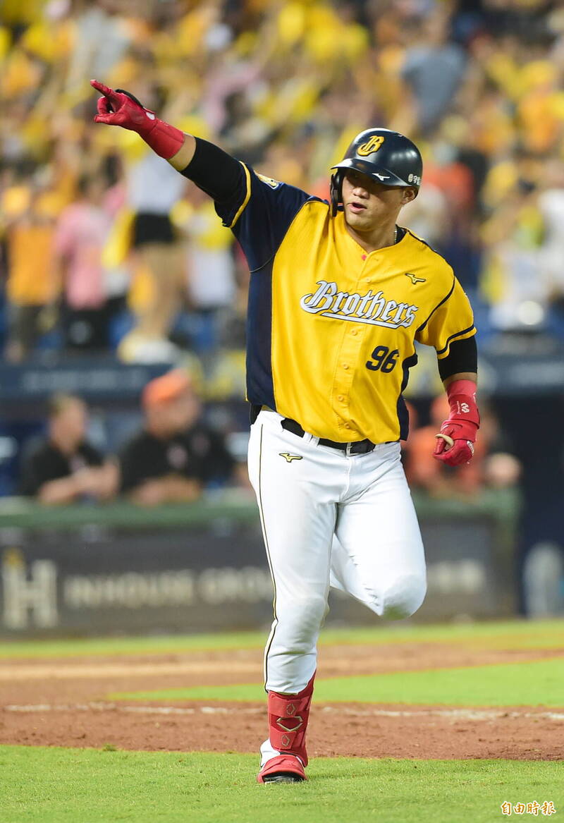 蘇緯達代打敲出3分砲。（記者廖耀東攝）