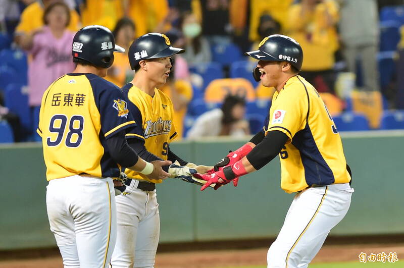 蘇緯達代打敲出3分砲。（記者廖耀東攝）