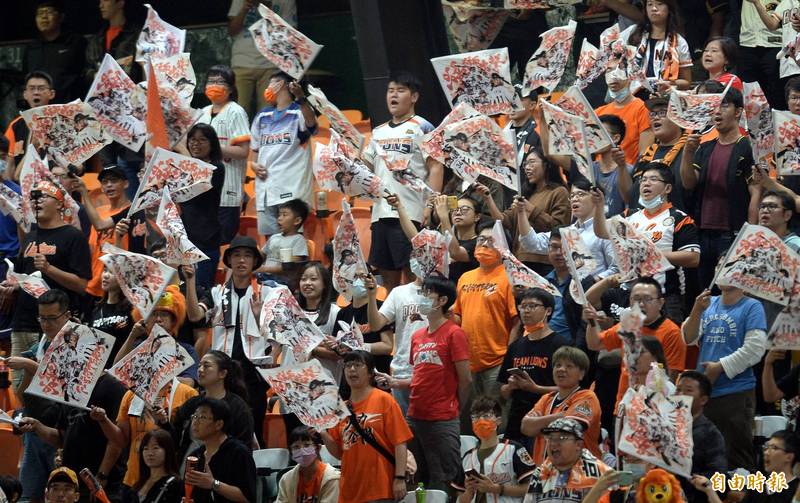 台南球場今完售。（記者林正堃攝）