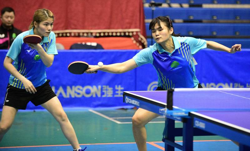 國泰組合黃郁雯（左）和李昱諄驚險完成女雙衛冕。（桌協提供）
