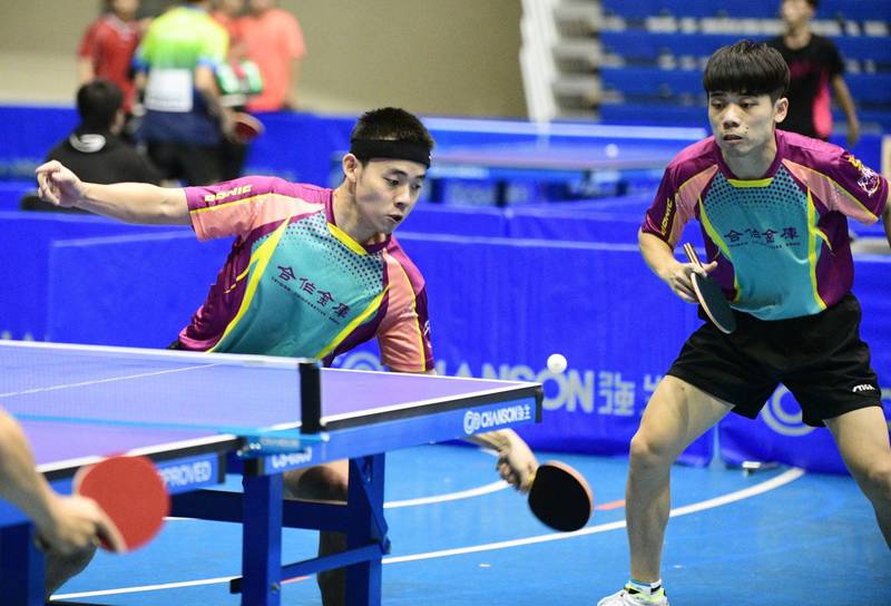 陳建安（左）和洪子翔在男雙決賽飲恨，屈居亞軍。（桌協提供）