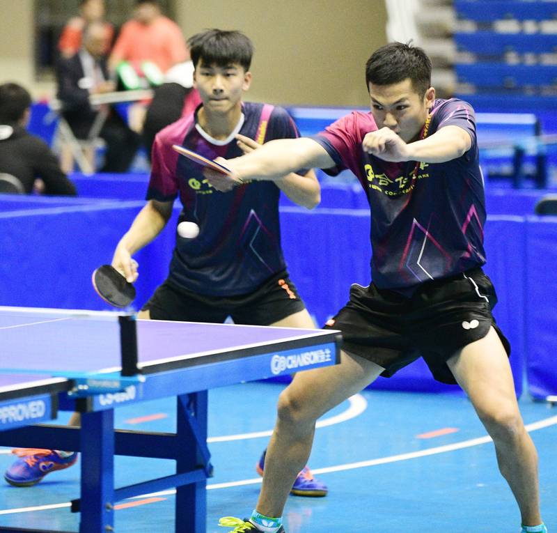 楊子儀（右）／黃彥誠衛冕男雙冠軍。（桌協提供）