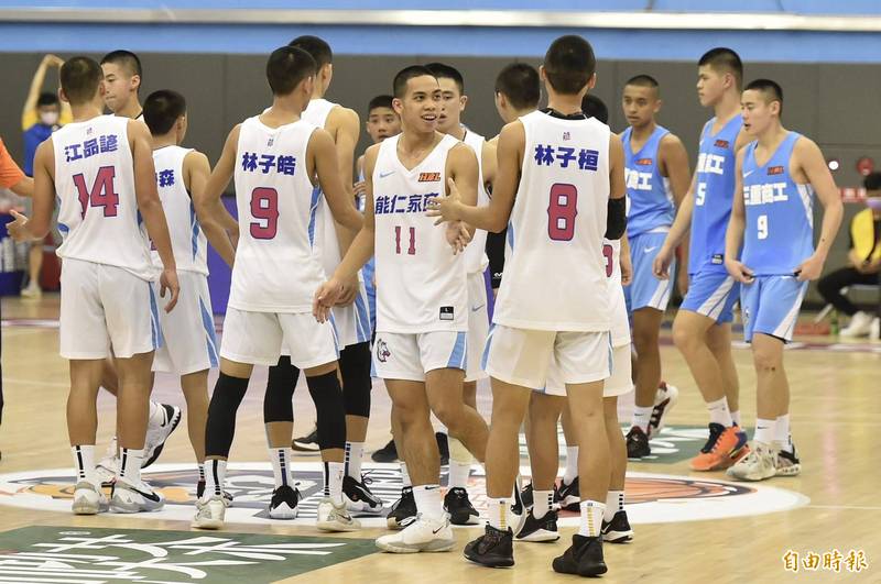 能仁家商大勝三重商工。（記者塗建榮攝）