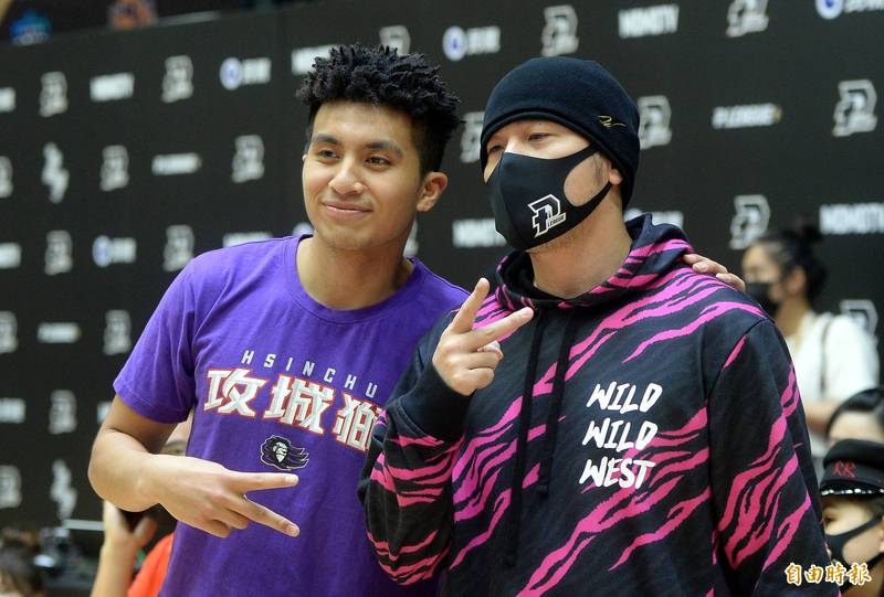 高國豪（左）和周杰倫。（資料照，記者林正堃攝）