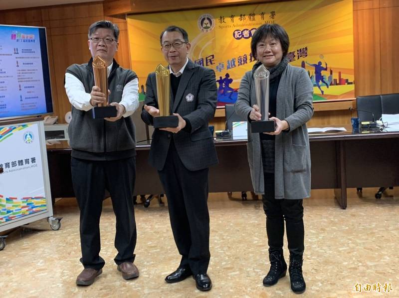 體育署署長張少熙（中）、競技組副組長藍坤田（左）。（記者吳孟儒攝）