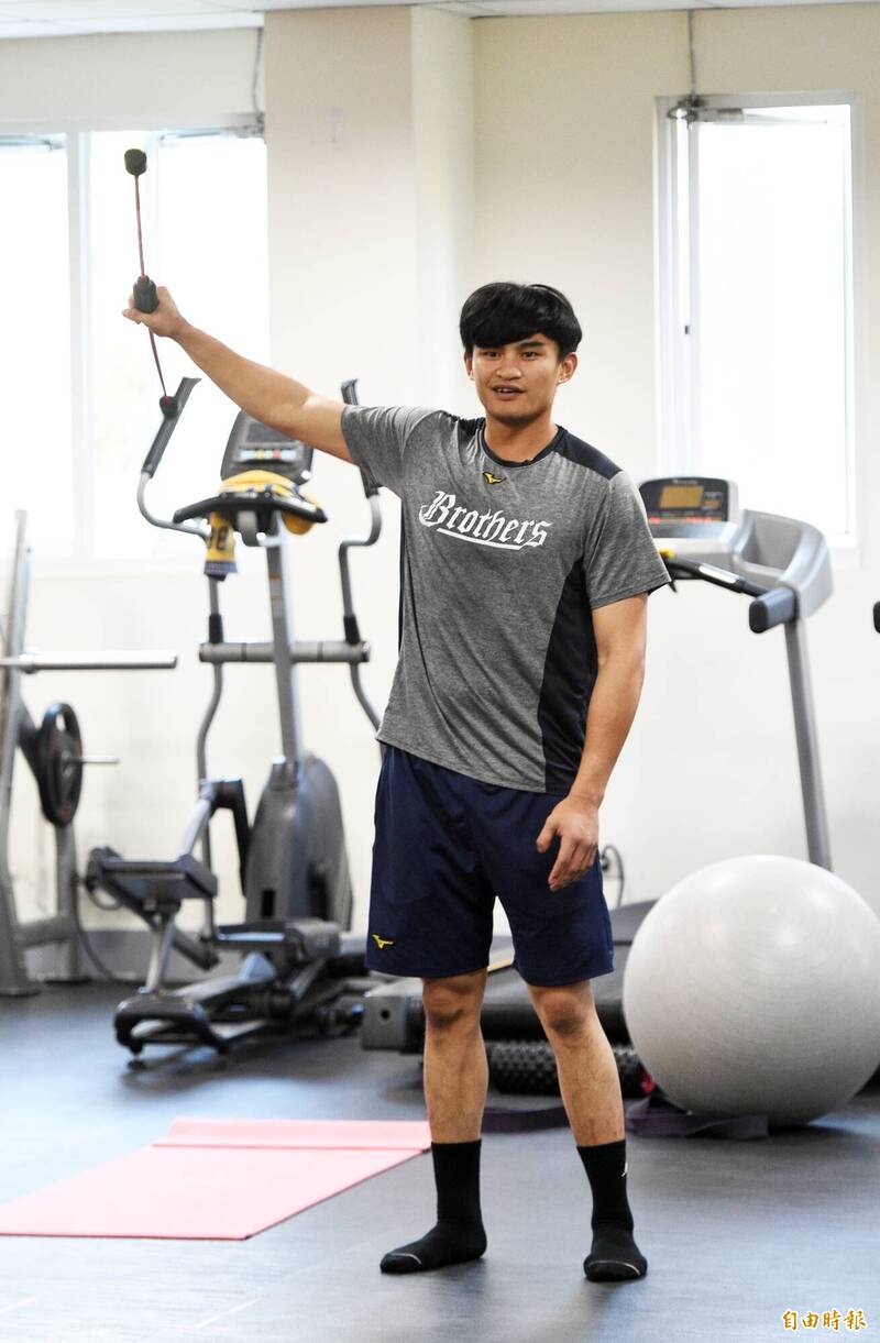 為了彌補場地上的限制，兄弟今年春訓規劃多空間、多項目的訓練。（記者張忠義攝）