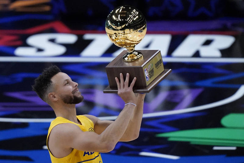 Nba 聯盟最強射手 柯瑞奪三分球大賽冠軍還破紀錄 影音 自由體育