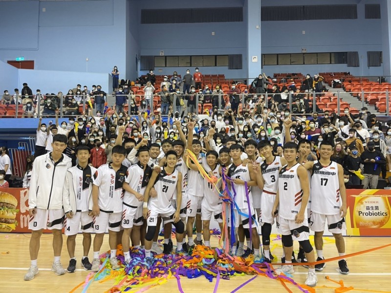 HBL乙級》宜縣睽違25年！慧燈高中奪冠 教練守承諾剃光頭