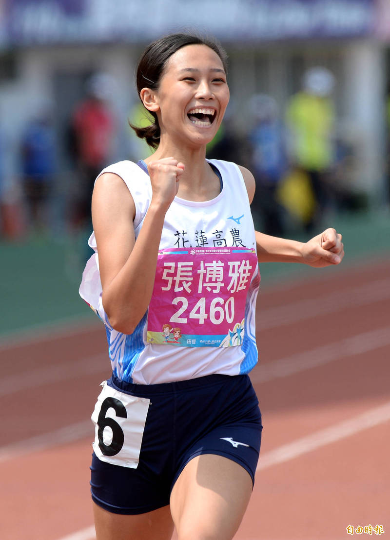張博雅在高女組100公尺決賽打破大會26年紀錄摘下金牌。（記者林正堃攝）