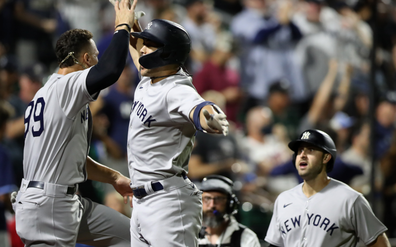 史坦頓（中）以及賈吉慶祝。（資料照，USA TODAY Sports）