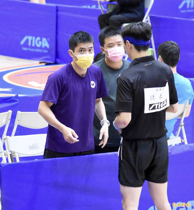 莊智淵下午變成督軍教練。（記者林岳甫攝）