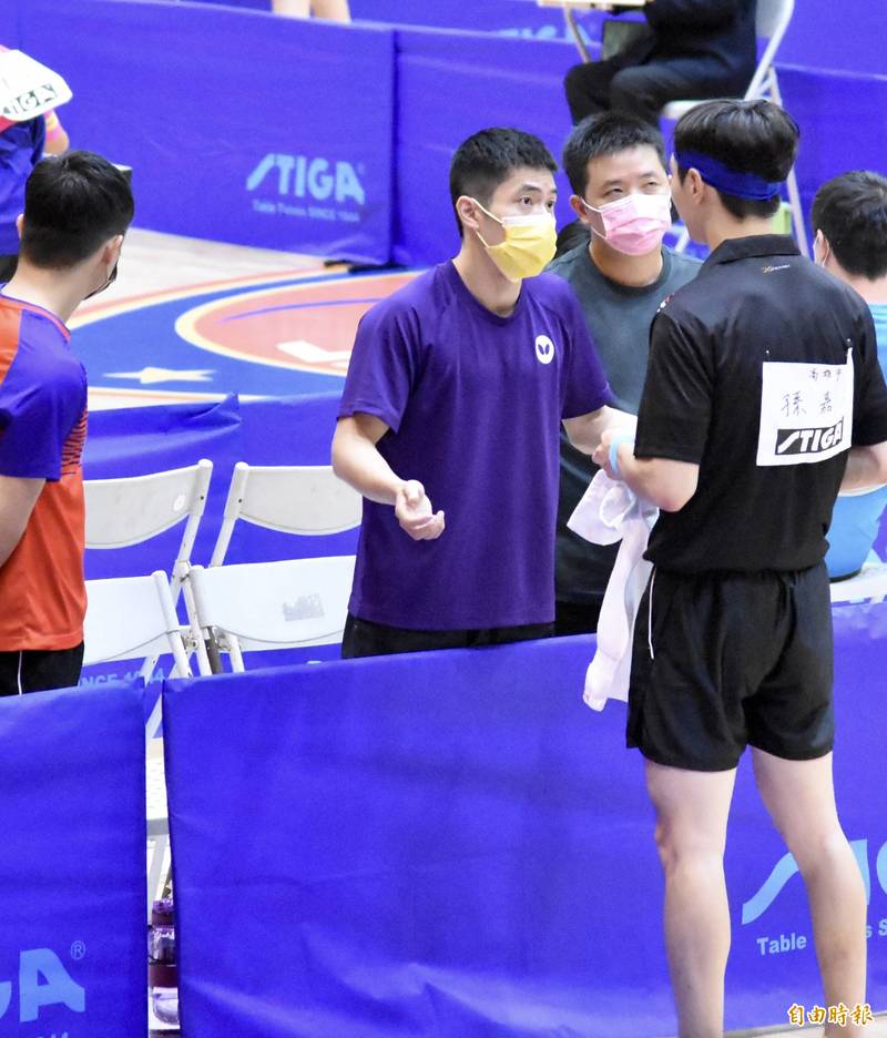 莊智淵下午變成督軍教練。（記者林岳甫攝）