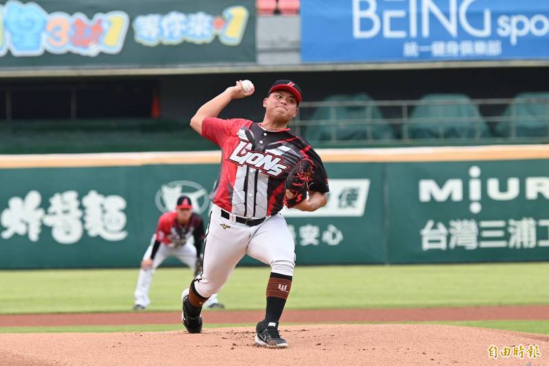 統一獅先發投手胡智為。（記者李惠洲攝）