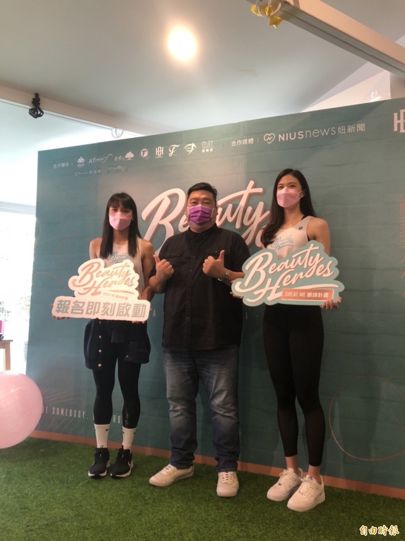 郭佳紋（左）、劉昕妤（右）鼓勵女性一起參與運動。（記者粘藐云攝）