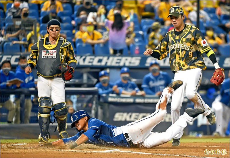 8645人來瘋 羅傑斯大開兄弟派對