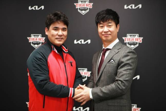 金鍾國（右）將接任起亞虎總教練。（取自球隊官網）

