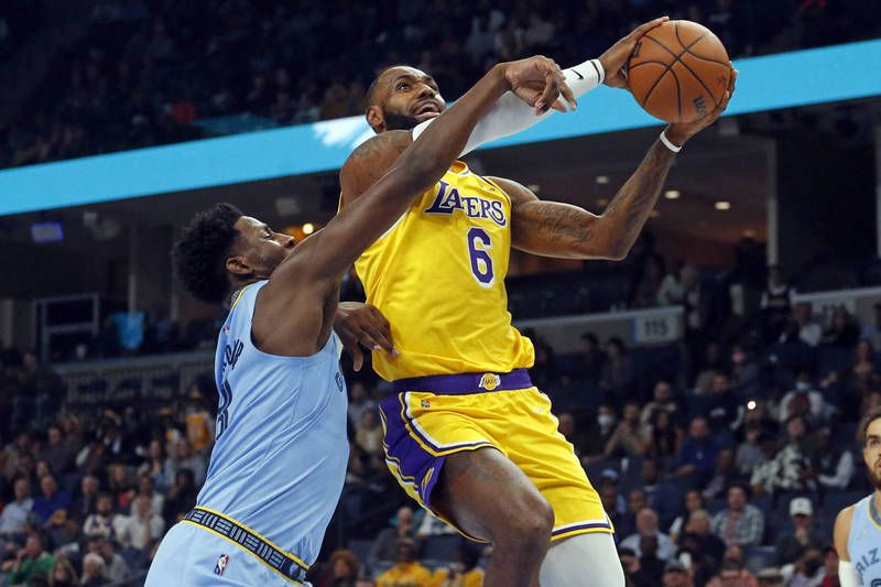 詹姆斯以20分、10籃板、11助攻拿下大三元。（USA TODAY Sports）