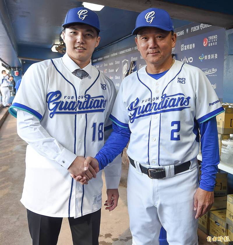 郭俊麟（左）與洪一中（右）。（資料照，記者陳志曲攝）