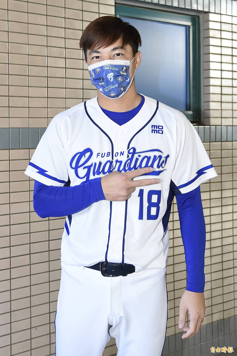 郭俊麟今天出席富邦悍將球迷會。（記者陳志曲攝）