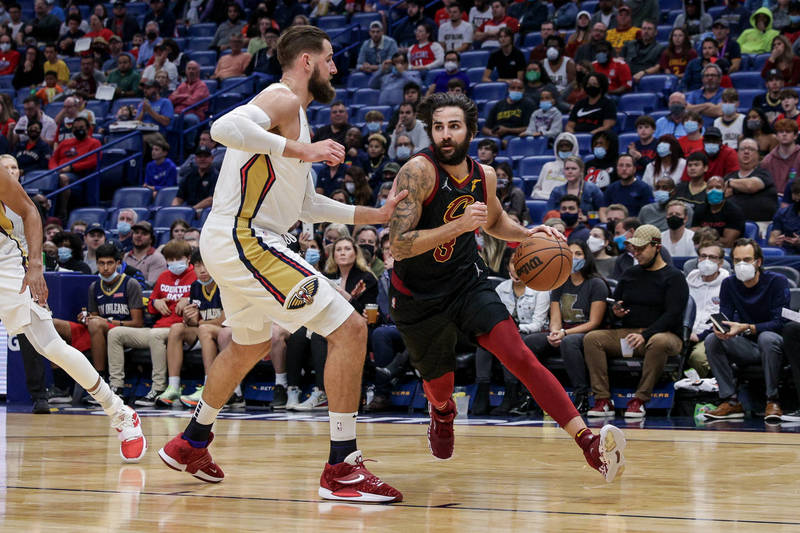 魯比歐（右）頂替先發表現優異，但卻受到重傷退場。（USA TODAY Sports）