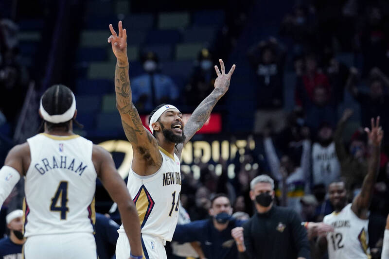 英葛蘭今天轟下33分，更在第四節最後1.3秒投進決勝三分球，率領鵜鶘擊敗灰狼。（美聯社）