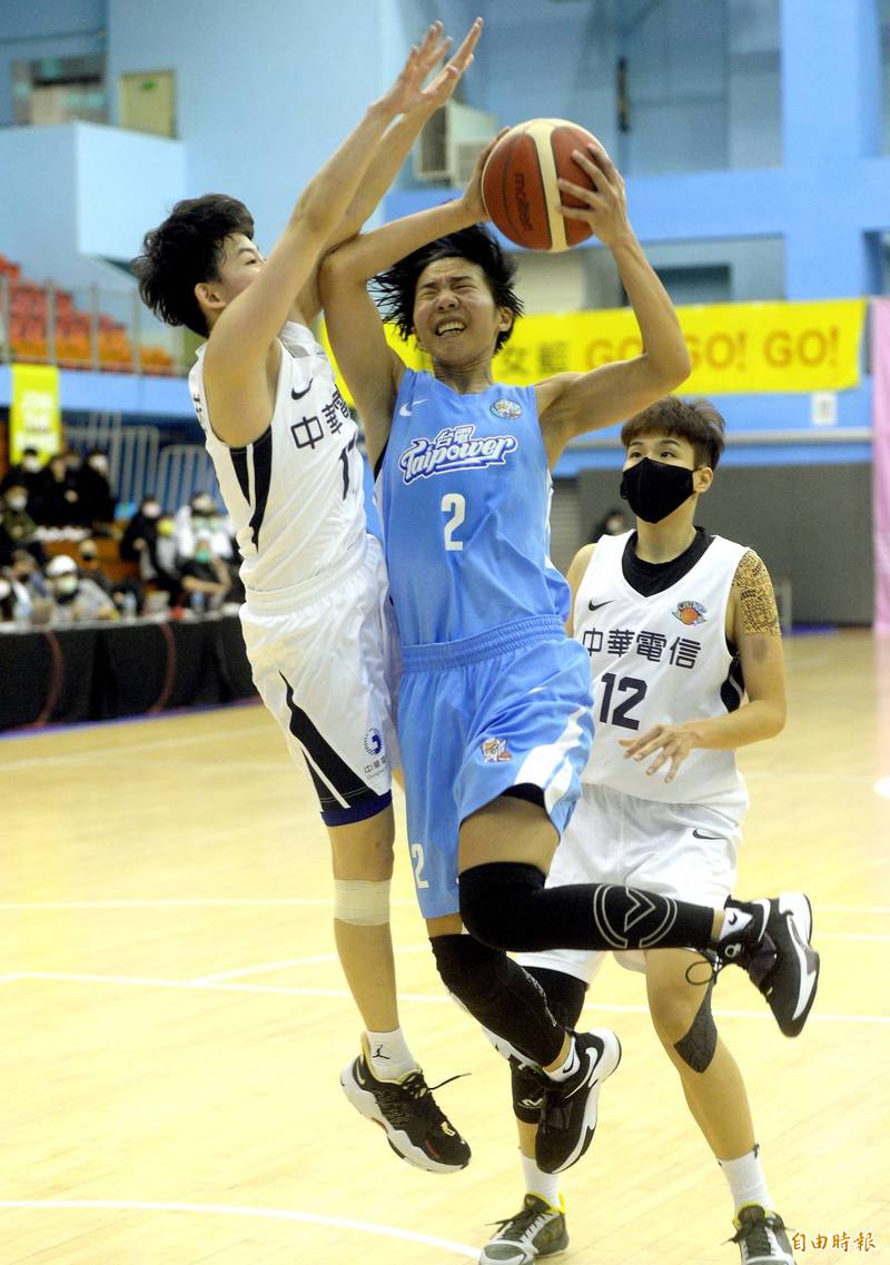蘇苡瑈強攻籃下。（記者林正堃攝）