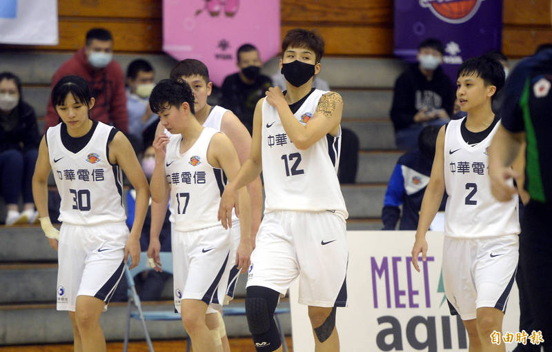 電信5連敗仍未開胡。（記者林正堃攝）