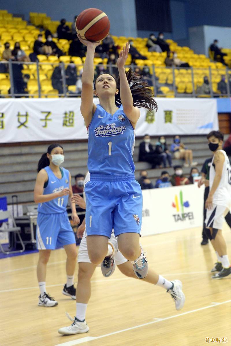 劉昕妤快攻上籃得分。（記者林正堃攝）