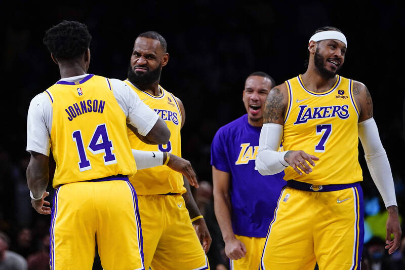 詹姆斯轟33分率領湖人擊敗籃網。（美聯社）