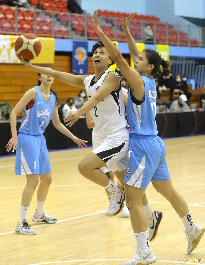 潘姿吟上籃得分。（記者林正堃攝）