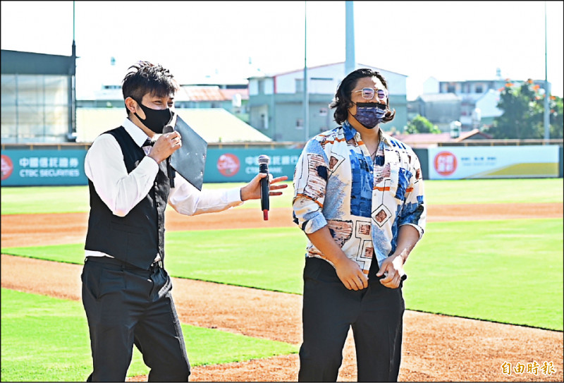 陳琥（右）扮演「華燈初上」劇裡的江瀚。
（記者李惠洲攝）