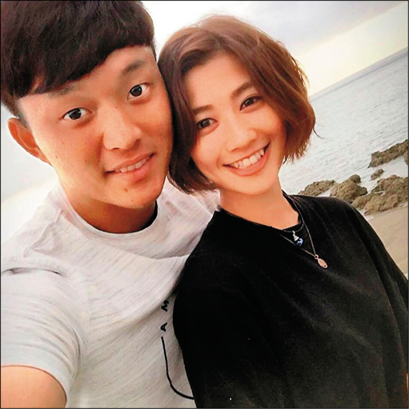 吳丞哲與妻子陳柏婷。（取自吳丞哲臉書）
