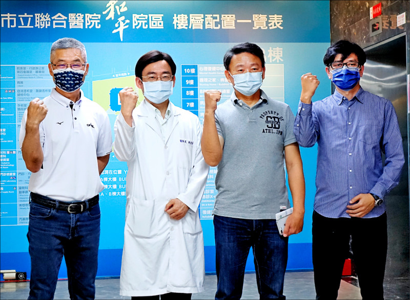 中職第6隊組軍進度各界關注，據指出現任聯盟宣推部主任劉東洋（右1）可能接掌雄鷹領隊，劉東洋和洪一中（右2）也熟識。（資料照）