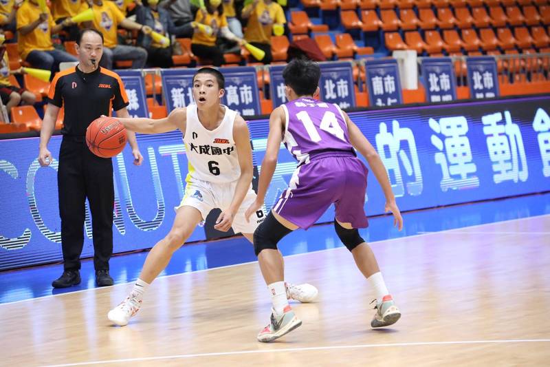 大成國中張于傳三分球7投中4，狂飆27分，外帶5籃板、3抄截，率隊粉碎台中崇倫的晉級夢。（大會提供）