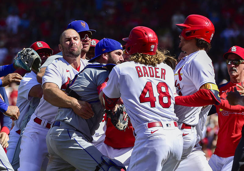 MLB》被砸到超不爽！ 大都會、紅雀板凳清空大亂鬥（影音）