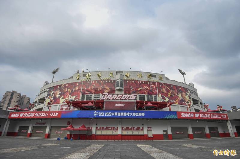 味全龍疫情延燒，全隊已18人確診。（記者陳志曲攝）