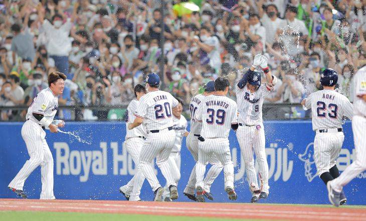 養樂多靠著再見安打擊敗橫濱，也成為日職史上最快點燈的球隊。（產經新聞）