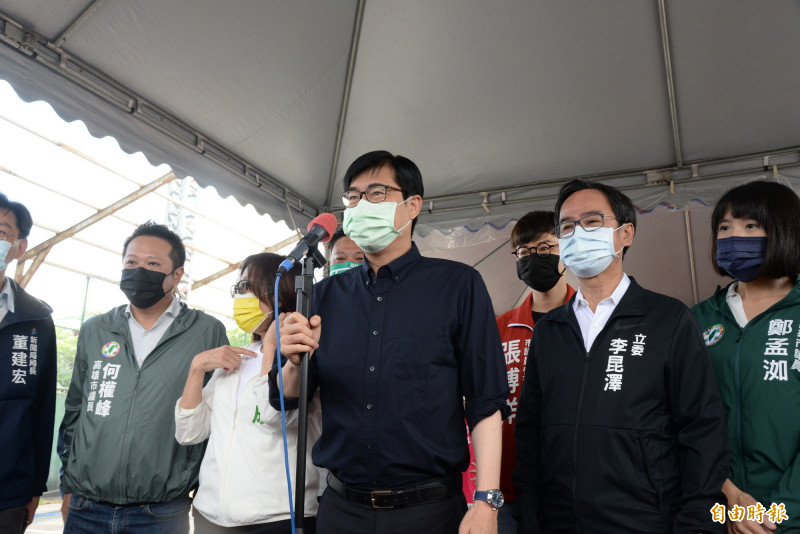 高雄市長陳其邁表示，高雄代表隊參加世界少棒賽的經費，台鋼雄鷹已樂意協助。（記者許麗娟攝）