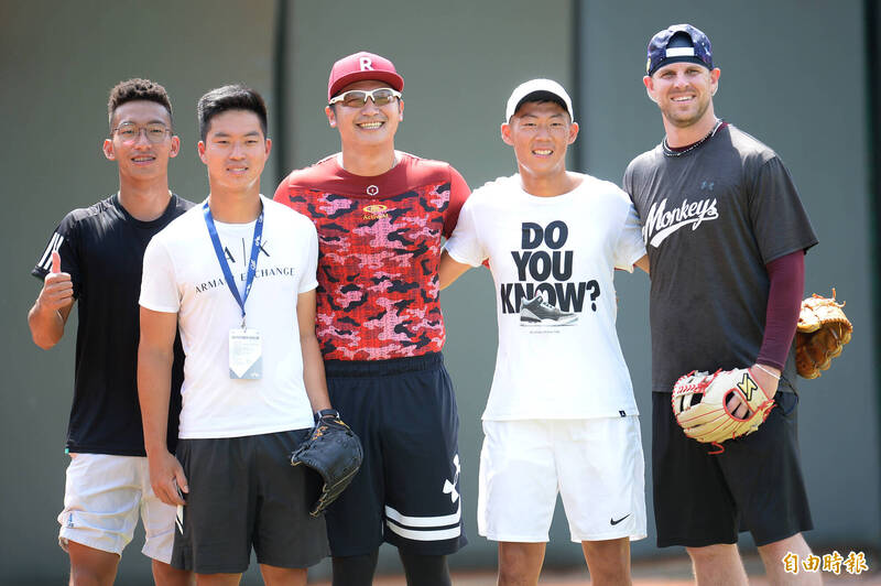 豪勁（右起）、曾俊欣、陳禹勳。（記者林正堃攝）