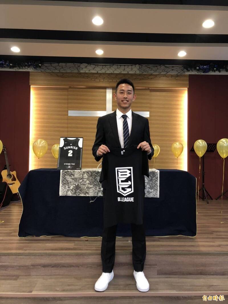 Fw: [新聞] 高中畢業加入日本職籃 崔浩恩為台灣第一人