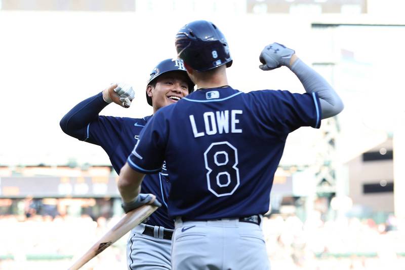 張育成與洛爾慶祝。（法新社）