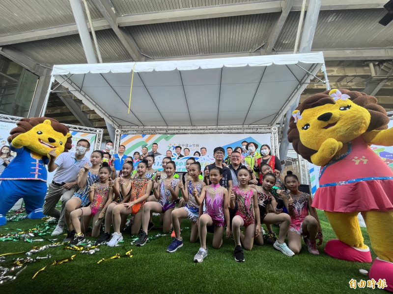 新竹縣睽違47年後，明年（民國112年）將再度舉辦全國中等學校運動會，賽事執行委員會今（23日）盛大舉行揭牌典禮。 （記者廖雪茹攝）