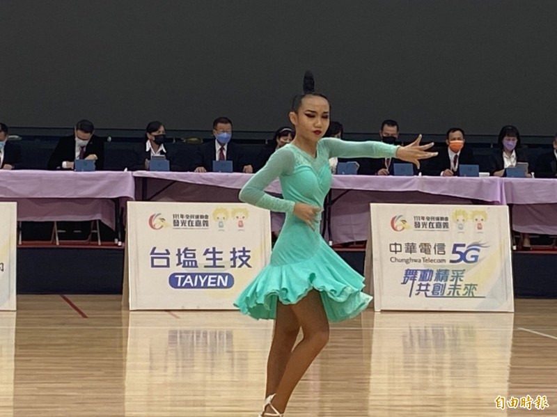 林頌凡在13歲以下組舞蹈運動單人單項「倫巴」贏得金牌。（記者蔡宗勳攝）