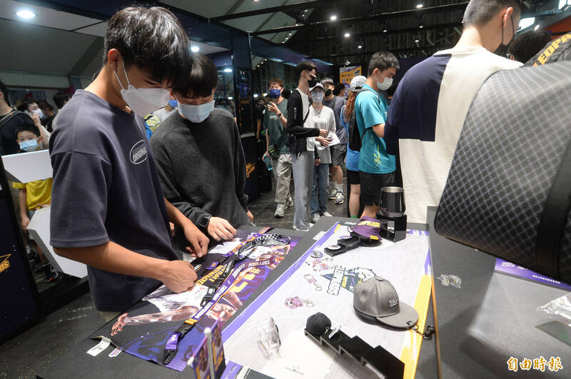 雲豹霍華德商品。（記者林正堃攝）