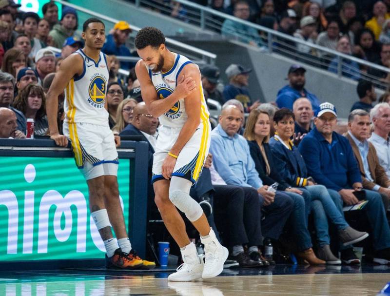 柯瑞肩膀受傷退場。（USA TODAY Sports）