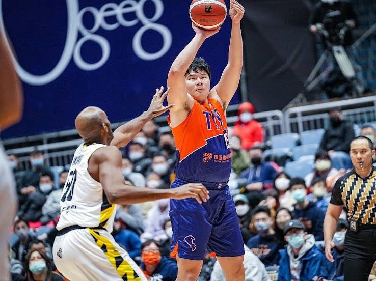 陳冠全斬獲全隊最高18分，幫助領航猿擊敗聯盟龍頭新北國王，拉出4連勝佳績。（PLG提供）