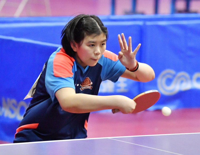 15歲合庫小將葉伊恬連兩年領到國手當選證書。（桌協提供）